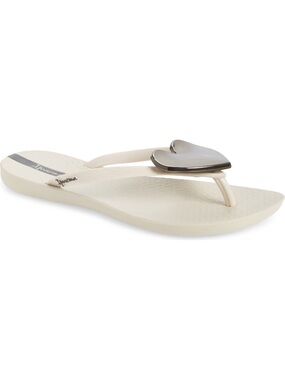NWOT Ipanema Women’s Wave Heart Flip Flop Beige Grey Slip on Beach Sandals 9